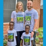 Parents with 2 young children wearing Donate Life t-shirts